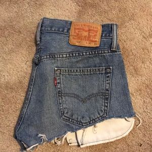 Cut off Levi shorts